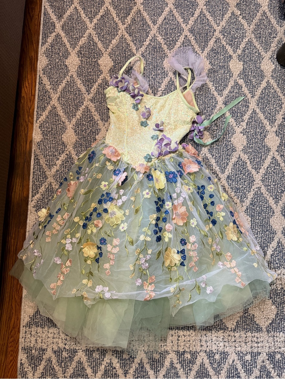 Weissmans Mid summer nights dream tutu
Size medium adult